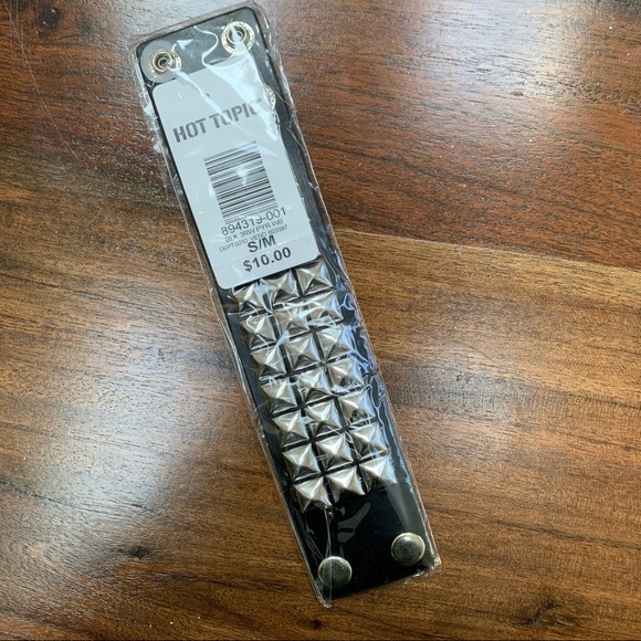 NWT Hot Topic accessory bundle - Picture 6 of 7